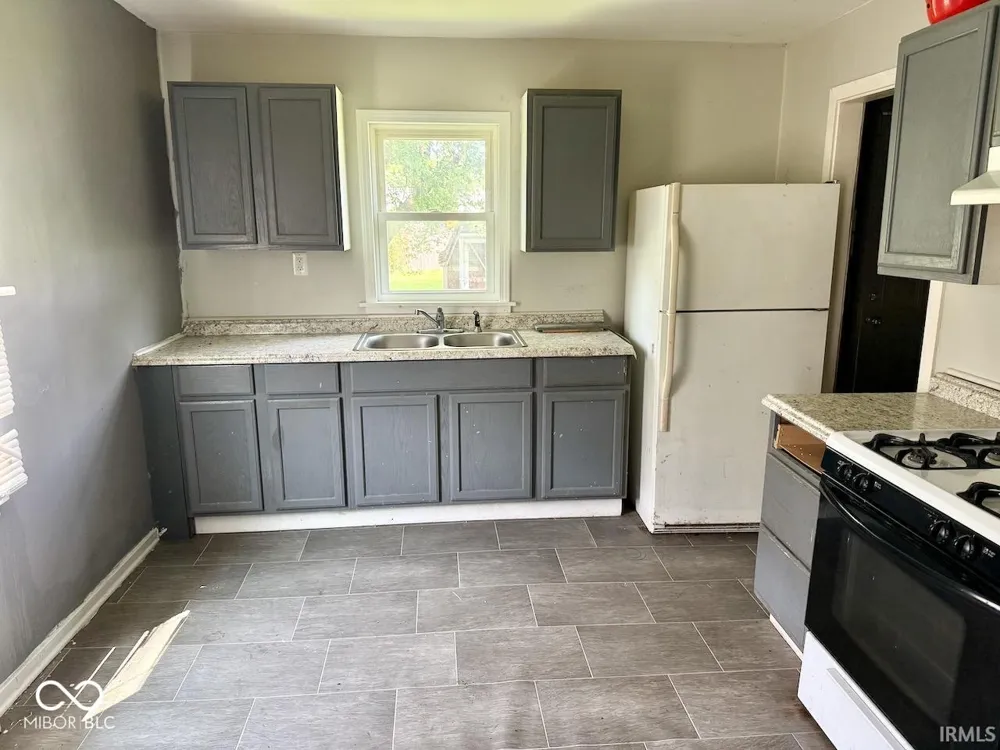 906 W 16th Street Muncie, IN 47302
