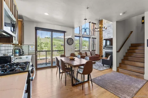 1060 Blue River Parkway #102