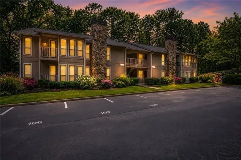 3843 Woodridge Way