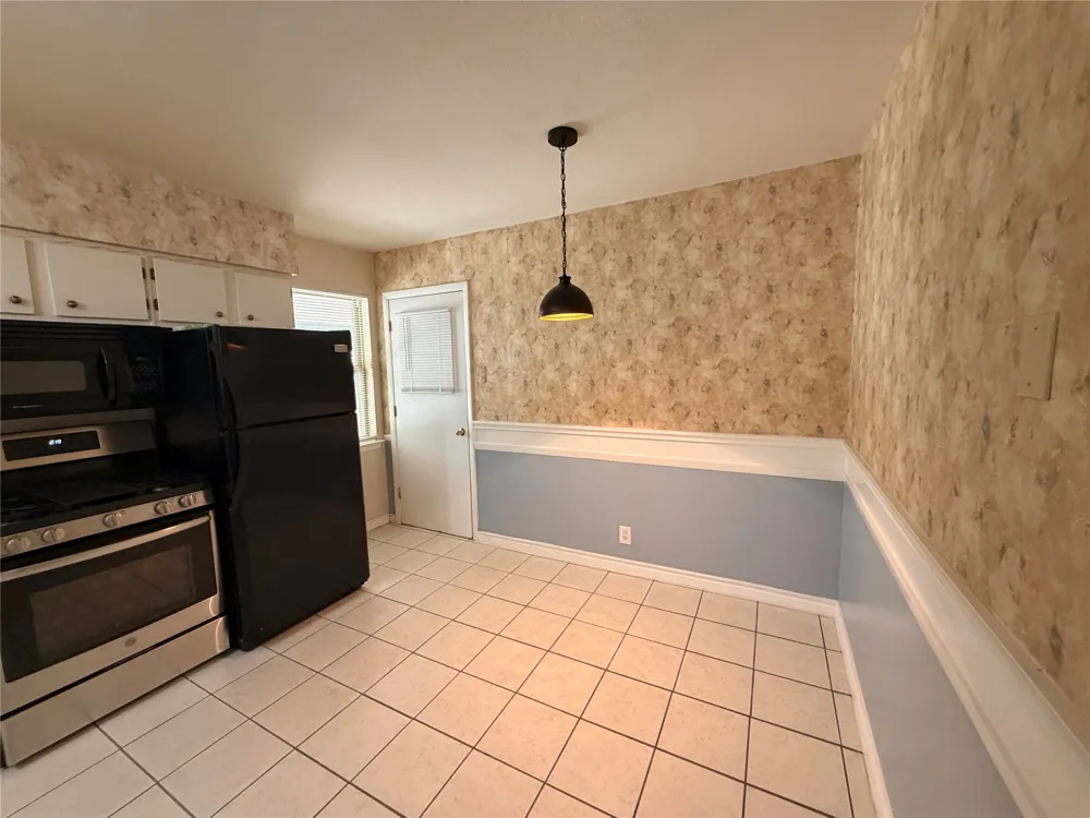 825 Bryan Drive Bedford, TX 76022