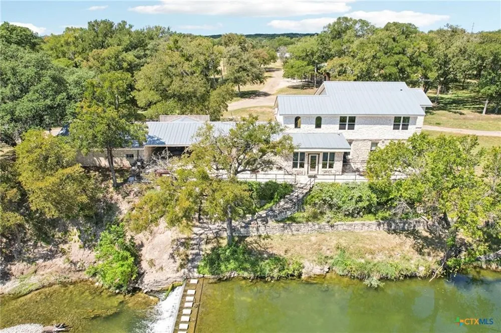 190 Private Road 3011 Lampasas, TX 76550