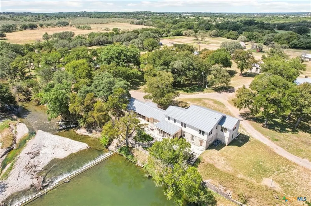190 Private Road 3011 Lampasas, TX 76550
