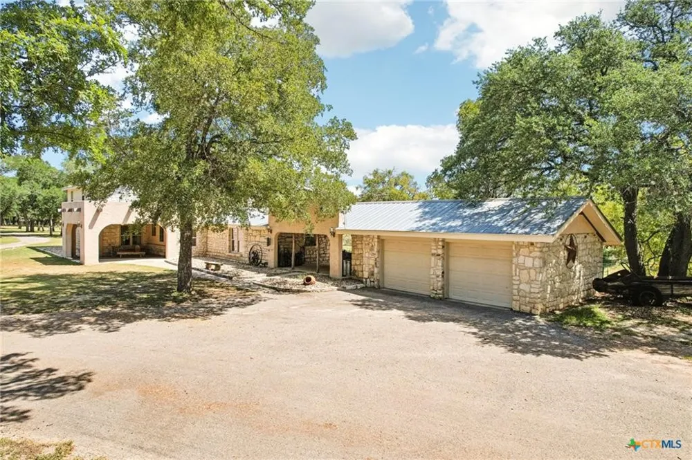 190 Private Road 3011 Lampasas, TX 76550