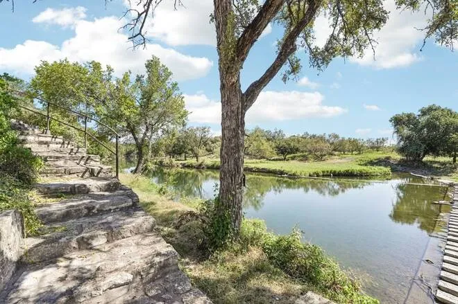 190 Private Road 3011 Lampasas, TX 76550