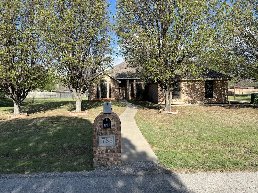 788 Robin Court Springtown, TX 76082