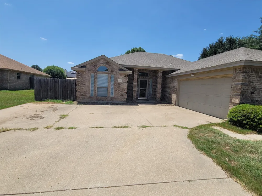 205 Willow Creek Drive Weatherford, TX 76085