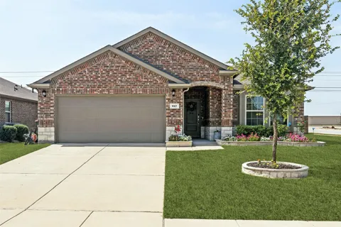 917 Crepe Myrtle Lane