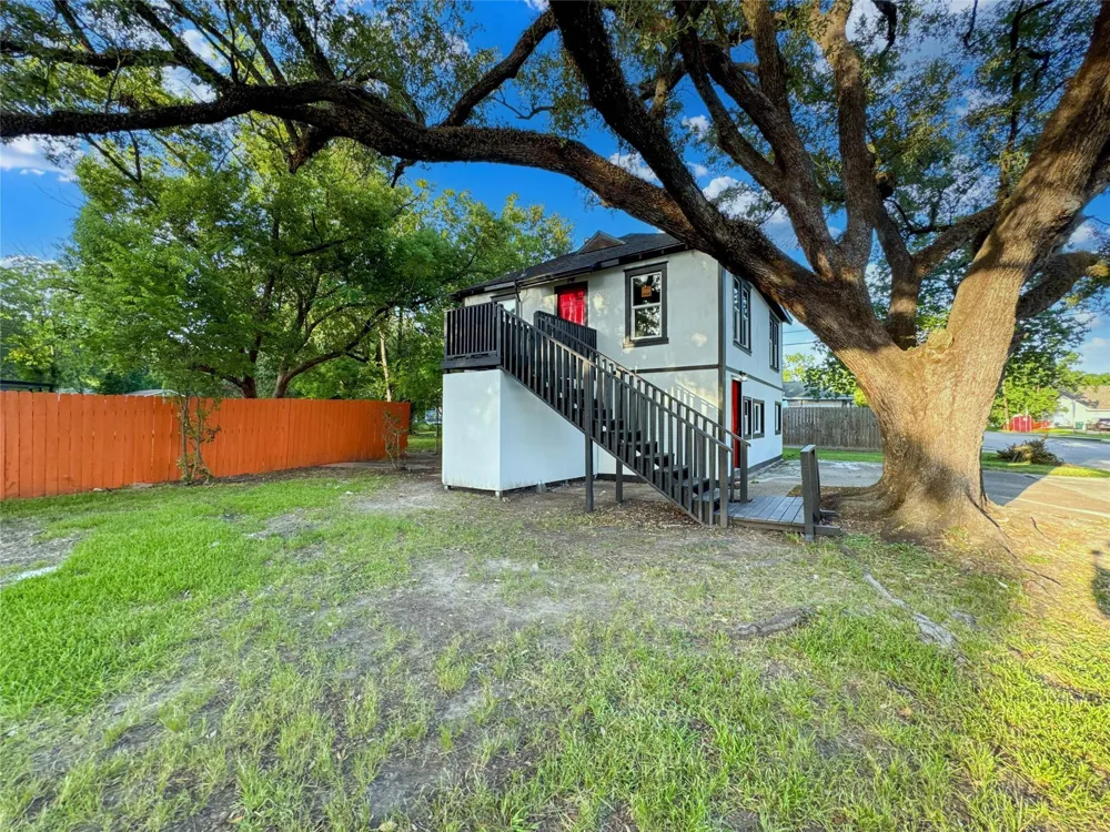 705 Texas Avenue #B Pasadena, TX 77506