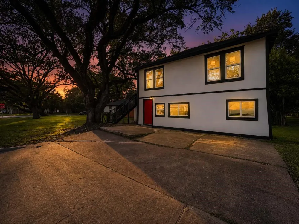 705 Texas Avenue #B Pasadena, TX 77506