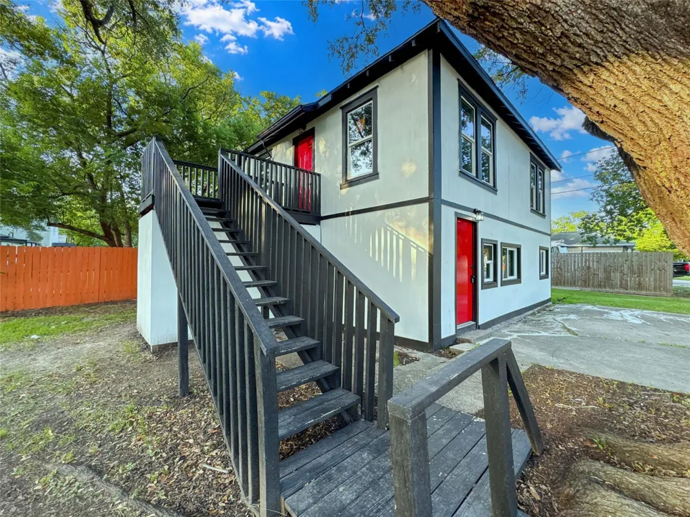 705 Texas Avenue #B Pasadena, TX 77506