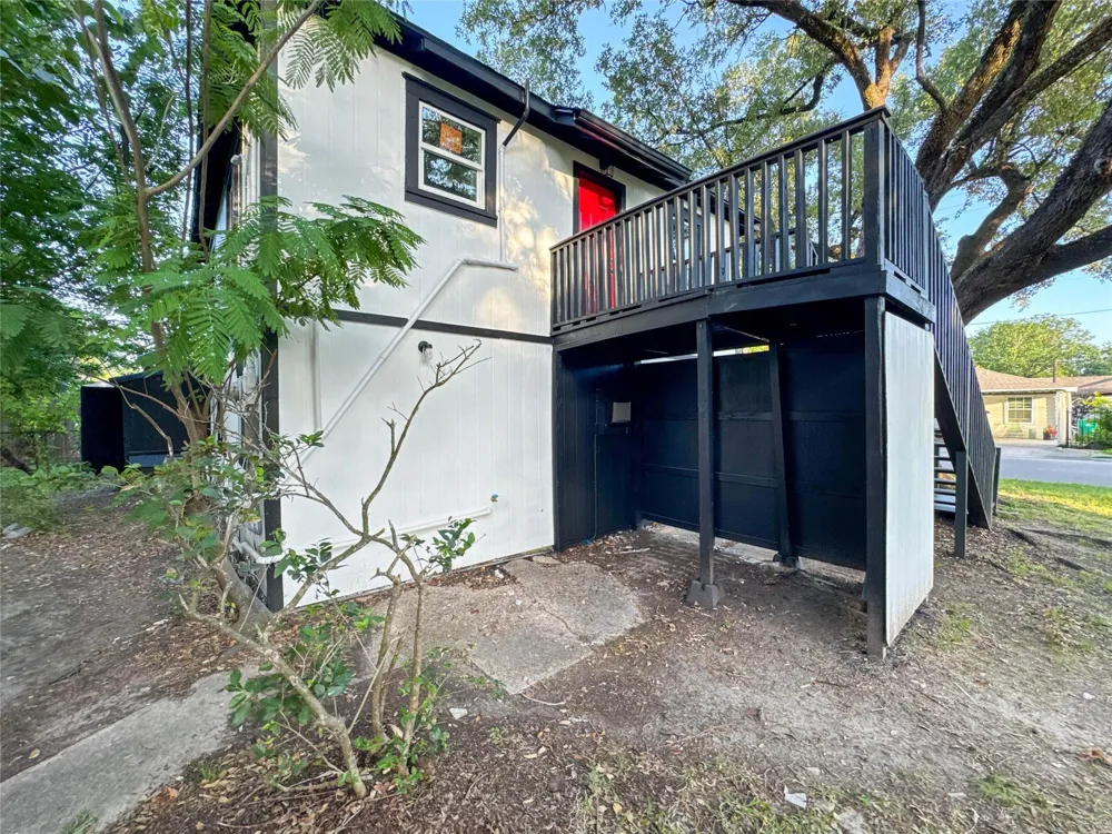 705 Texas Avenue #B Pasadena, TX 77506