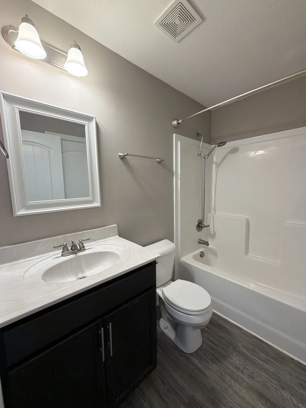 579 Heritage Point Dr #B Clarksville, TN 37042