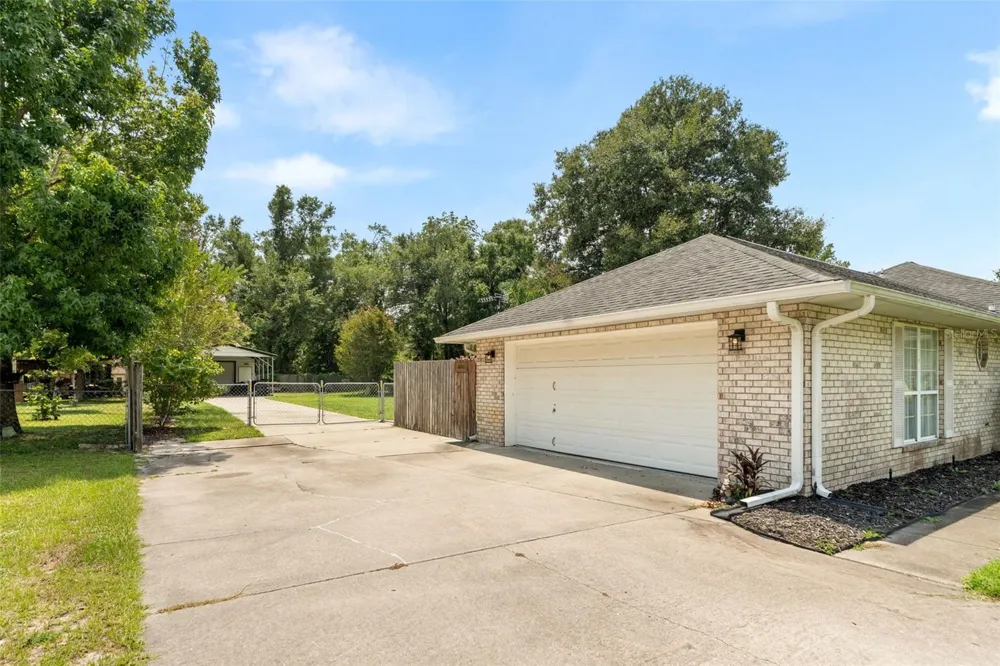 200 NW CHARLOTTE GLEN Lake City, FL 32055