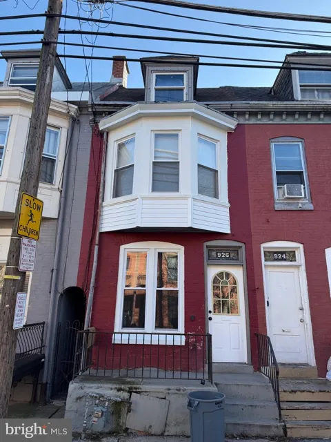 926 MUHLENBERG STREET