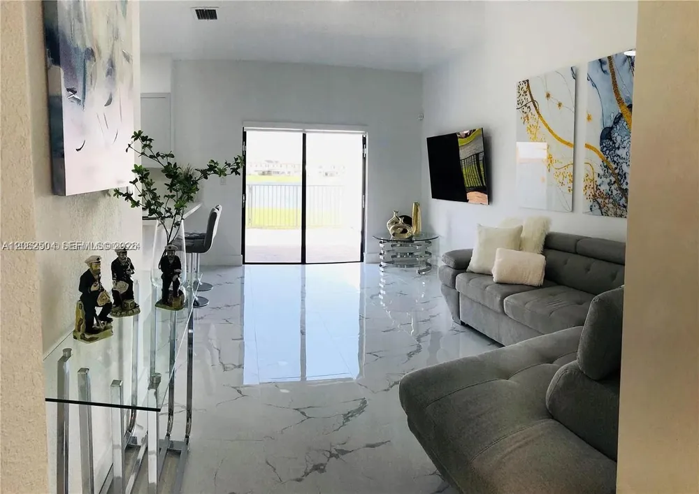 10162 SW 228th Ter Miami, FL 33190