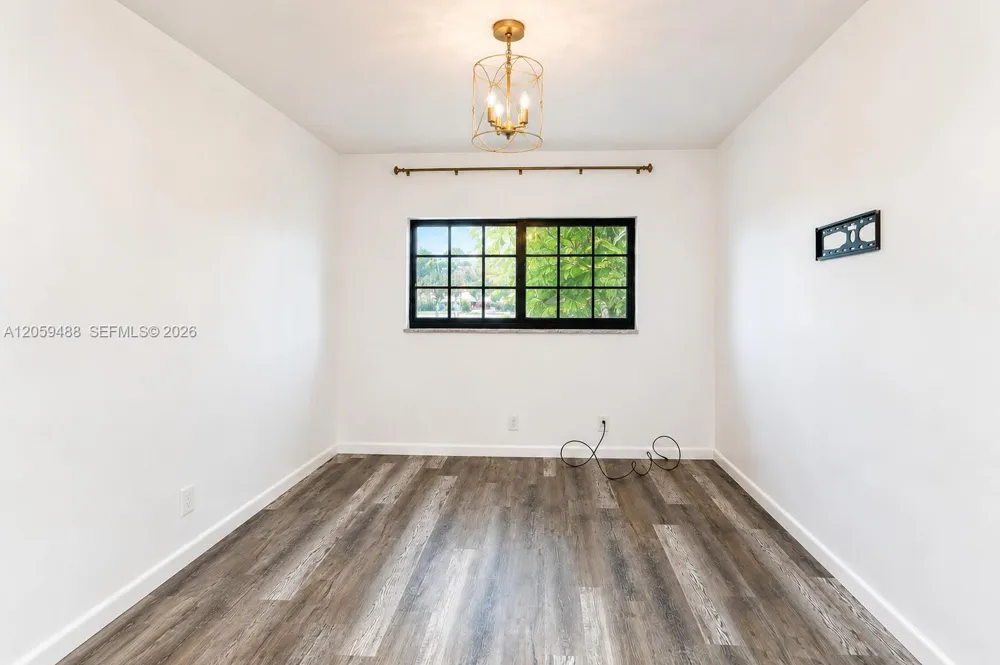 2401 NW 52nd St Tamarac, FL 33309