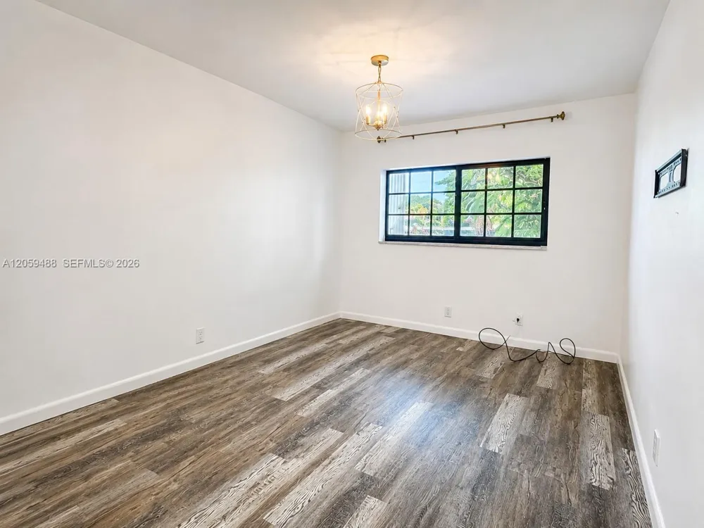 2401 NW 52nd St Tamarac, FL 33309