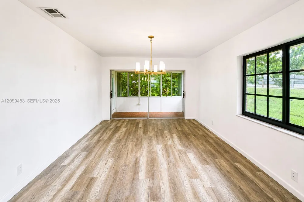 2401 NW 52nd St Tamarac, FL 33309
