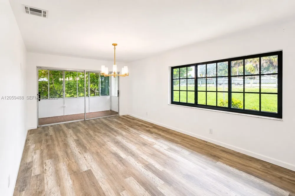 2401 NW 52nd St Tamarac, FL 33309