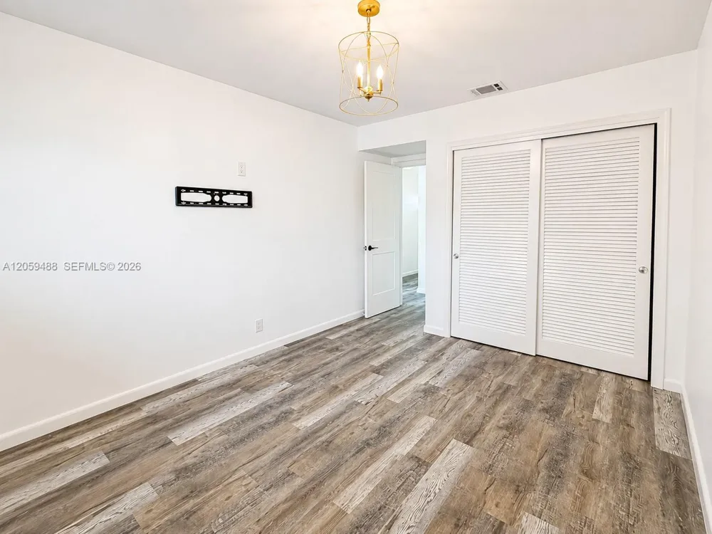 2401 NW 52nd St Tamarac, FL 33309