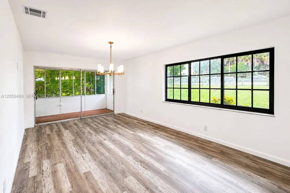 2401 NW 52nd St Tamarac, FL 33309