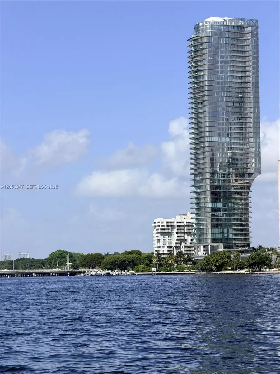 175 SE 25 ROAD #902 Miami, FL 33129