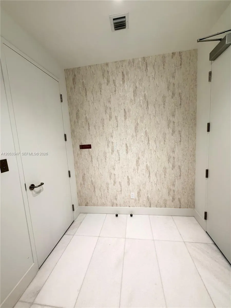 175 SE 25 ROAD #902 Miami, FL 33129