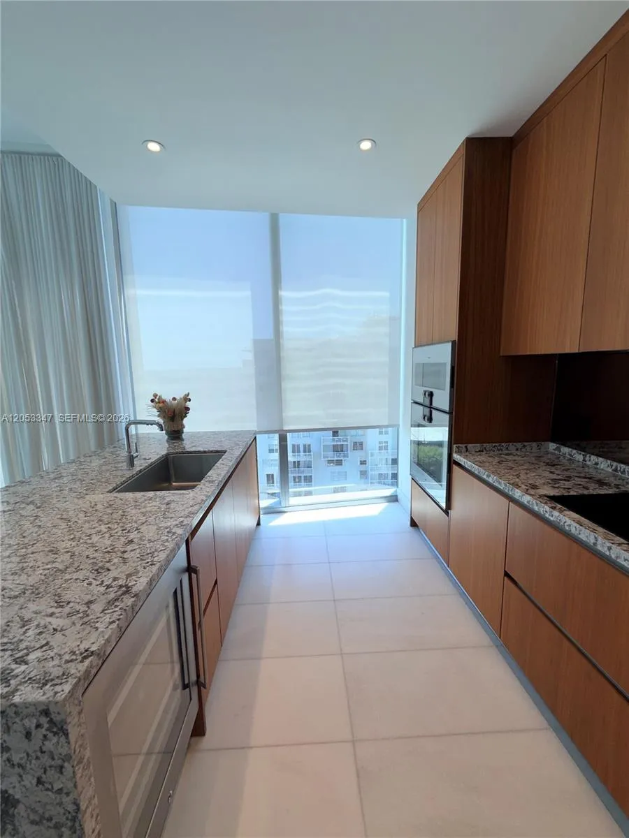 175 SE 25 ROAD #902 Miami, FL 33129