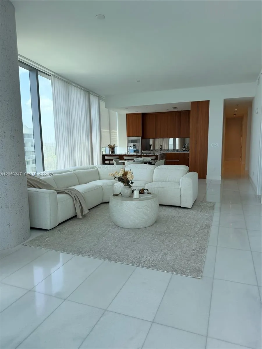 175 SE 25 ROAD #902 Miami, FL 33129