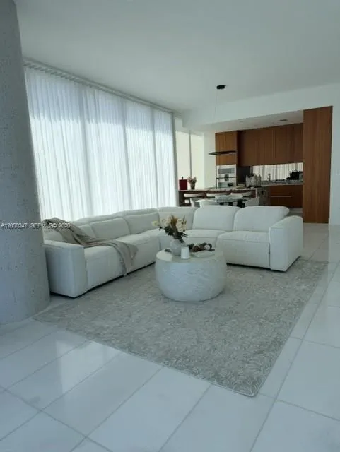 175 SE 25 ROAD #902 Miami, FL 33129