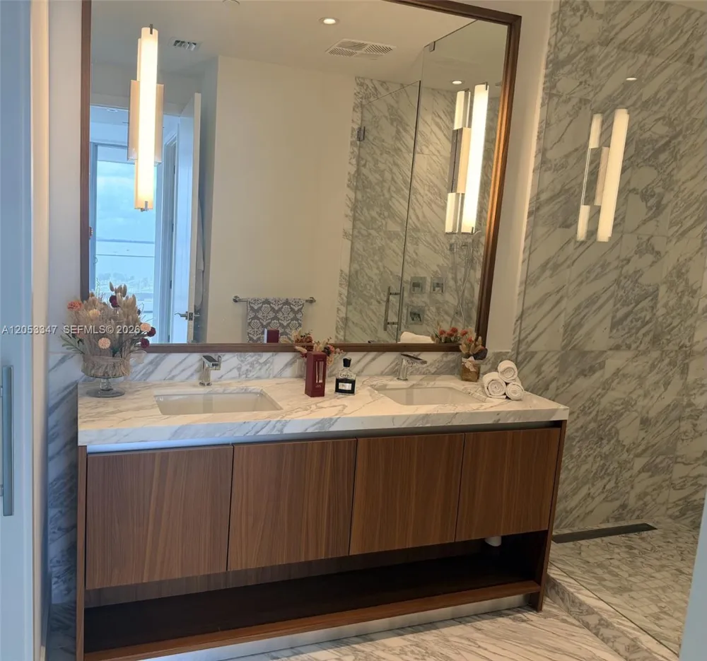 175 SE 25 ROAD #902 Miami, FL 33129