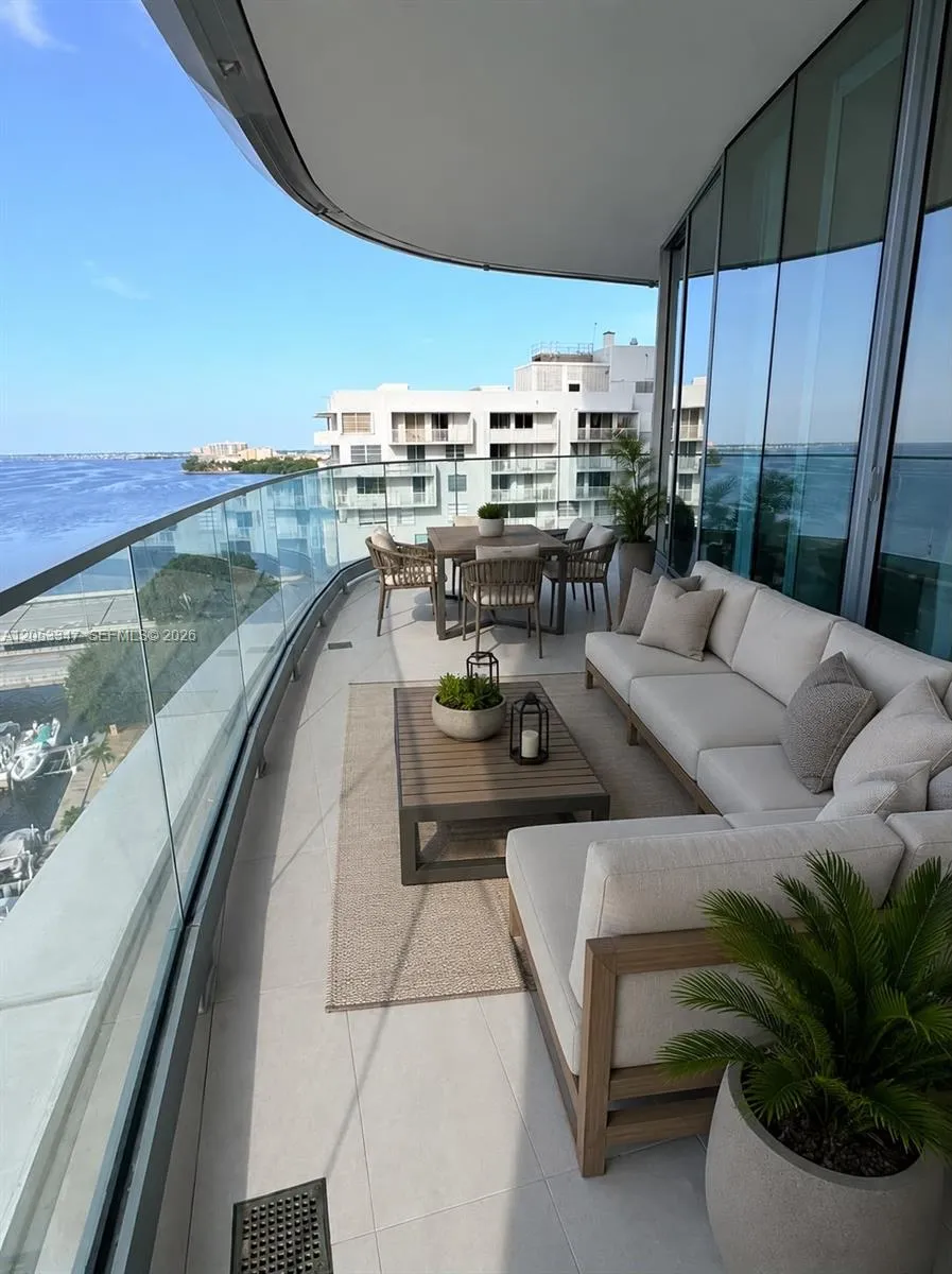 175 SE 25 ROAD #902 Miami, FL 33129
