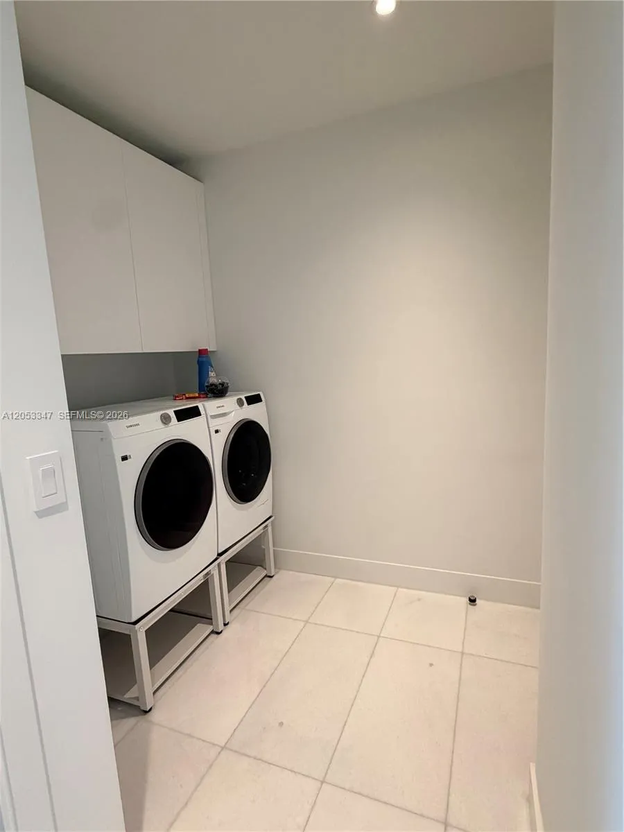 175 SE 25 ROAD #902 Miami, FL 33129