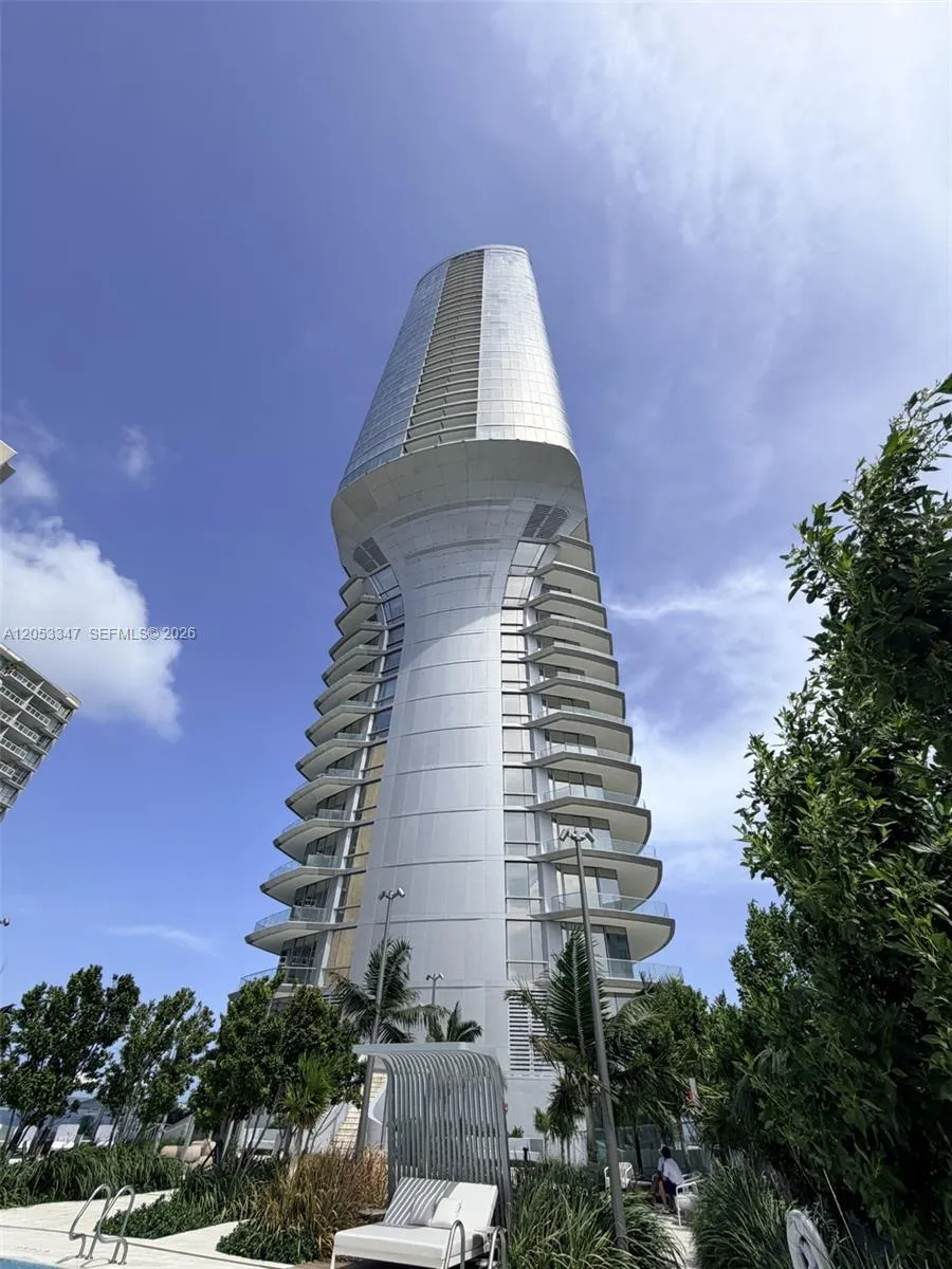 175 SE 25 ROAD #902 Miami, FL 33129