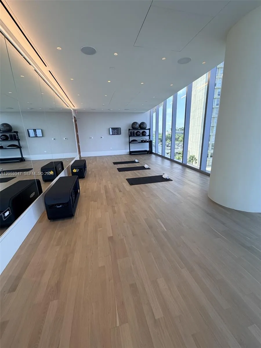 175 SE 25 ROAD #902 Miami, FL 33129