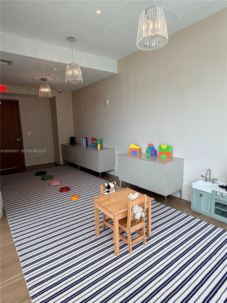 175 SE 25 ROAD #902 Miami, FL 33129