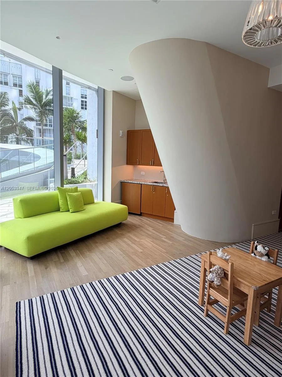 175 SE 25 ROAD #902 Miami, FL 33129