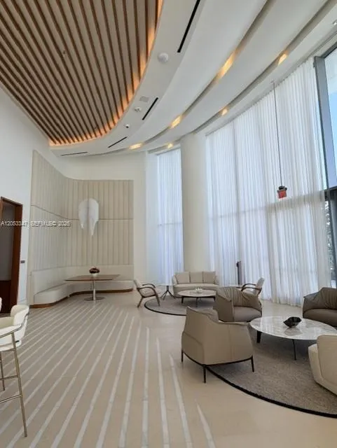 175 SE 25 ROAD #902 Miami, FL 33129