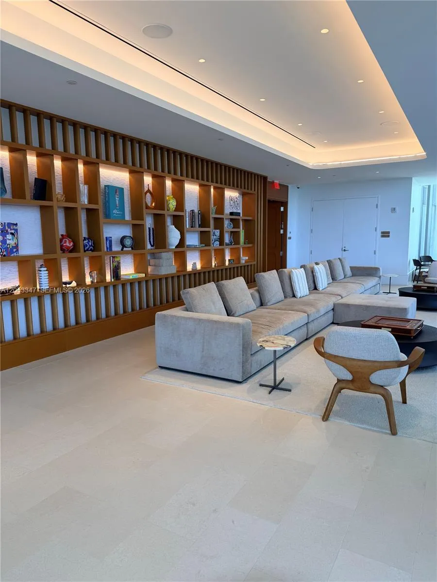 175 SE 25 ROAD #902 Miami, FL 33129