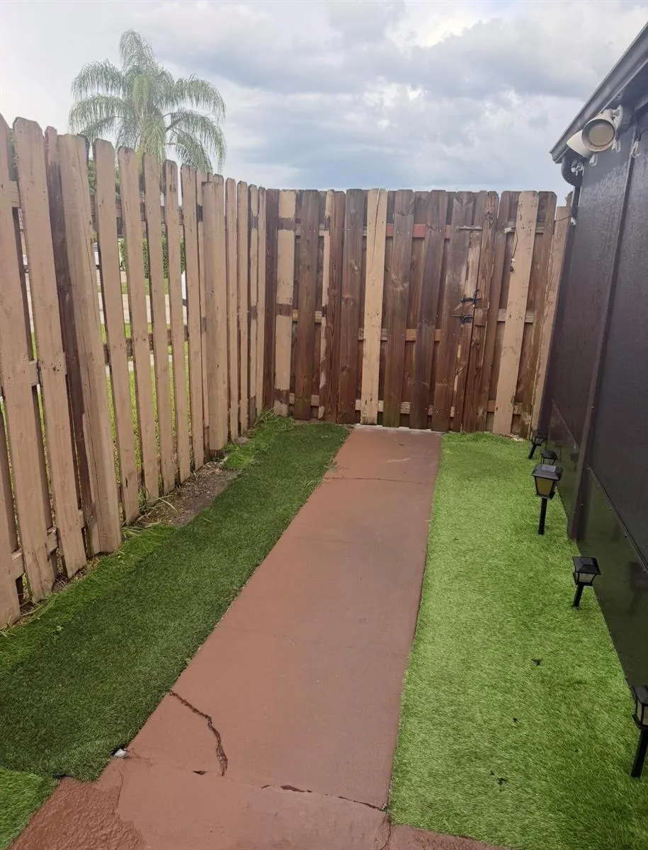 922 Springdale Circle Palm Springs, FL 33461