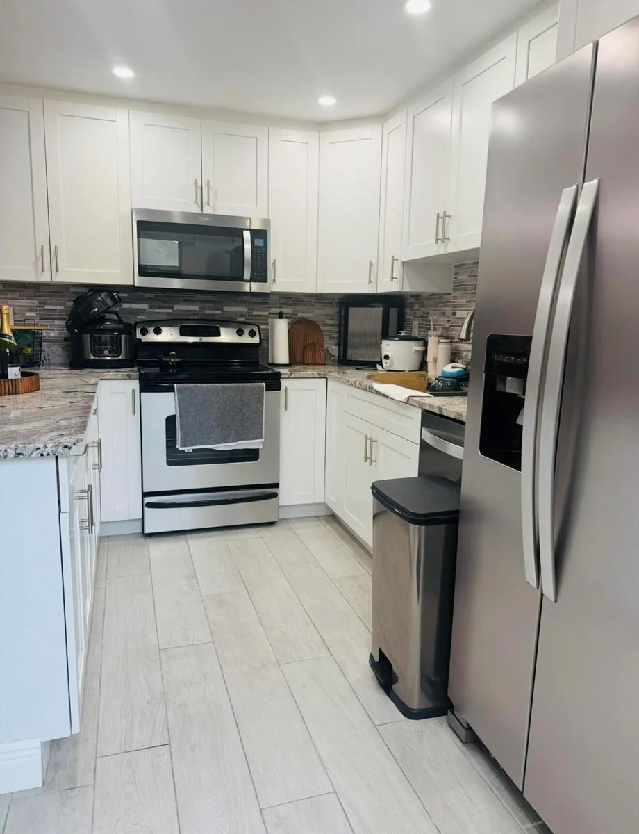 922 Springdale Circle Palm Springs, FL 33461