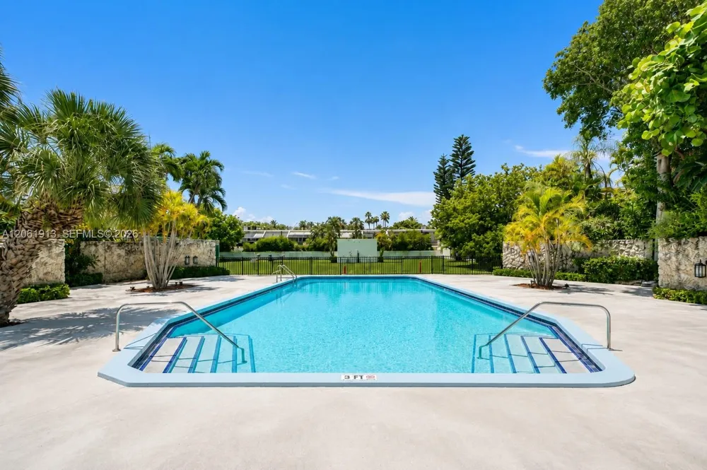 224 Sea View Dr #104 Key Biscayne, FL 33149