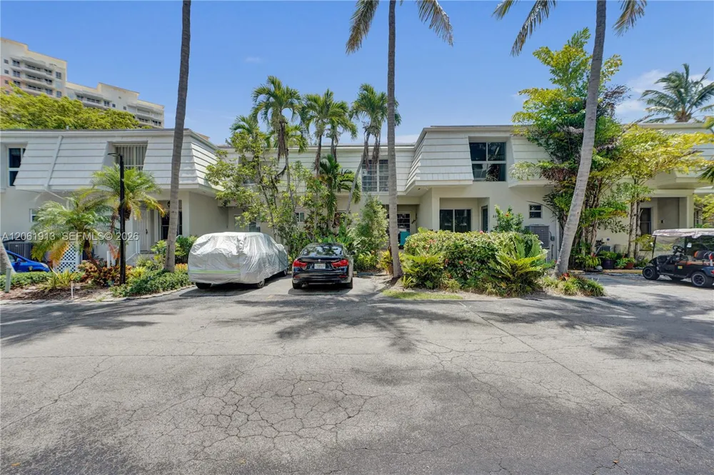 224 Sea View Dr #104 Key Biscayne, FL 33149
