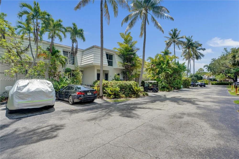 224 Sea View Dr #104 Key Biscayne, FL 33149