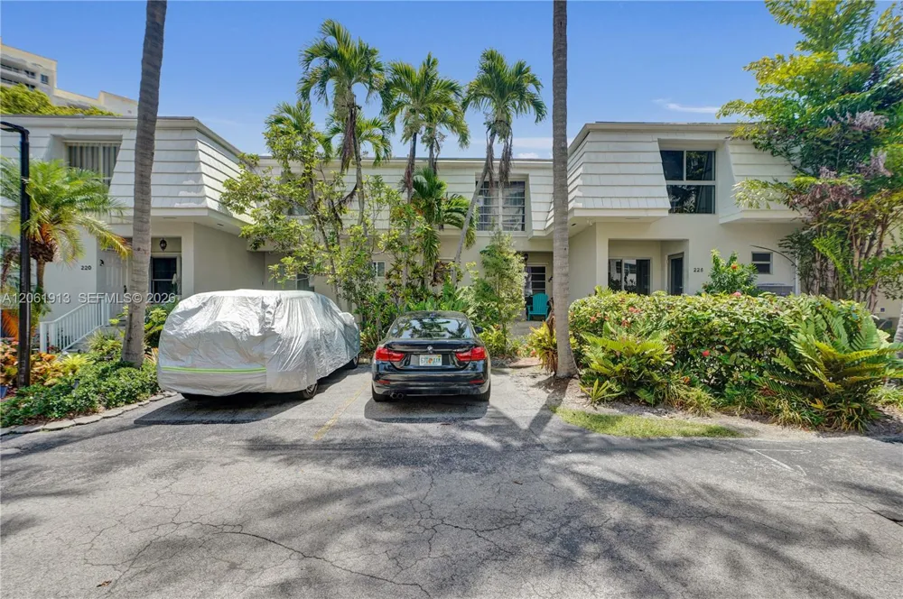 224 Sea View Dr #104 Key Biscayne, FL 33149