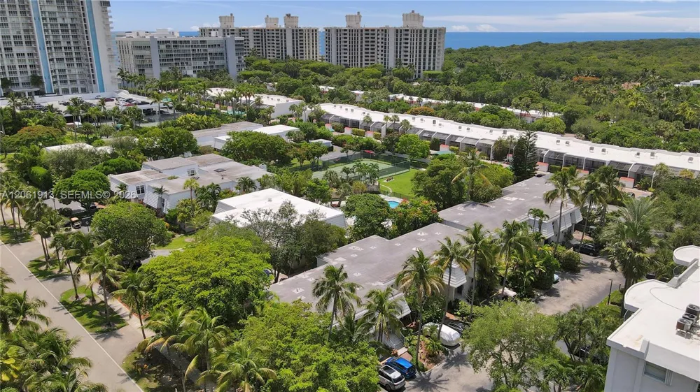 224 Sea View Dr #104 Key Biscayne, FL 33149