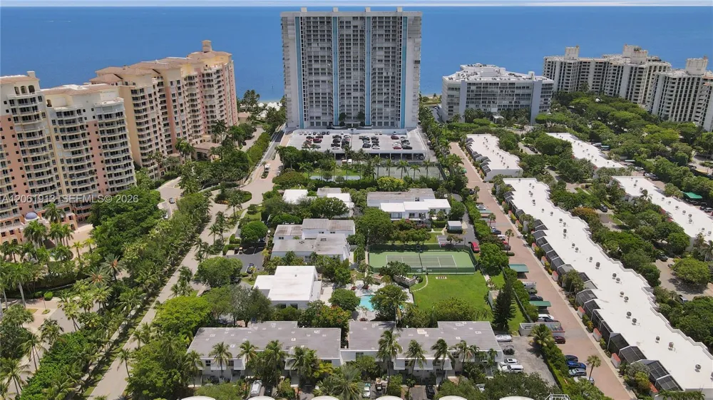 224 Sea View Dr #104 Key Biscayne, FL 33149