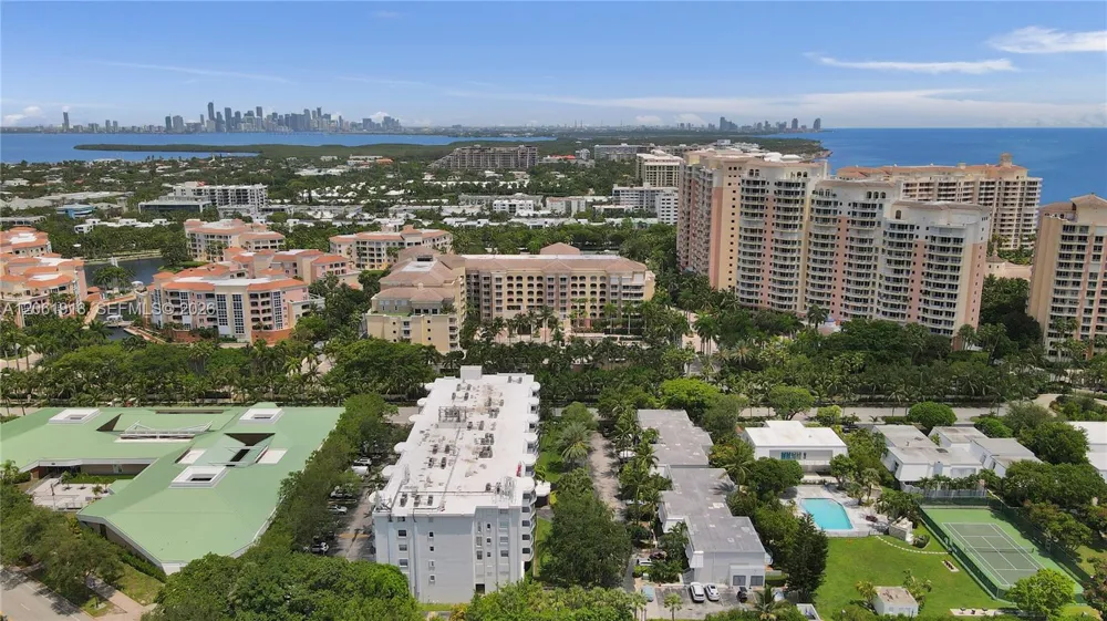 224 Sea View Dr #104 Key Biscayne, FL 33149