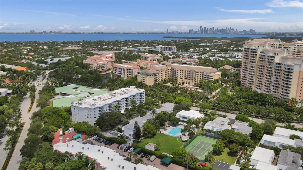 224 Sea View Dr #104 Key Biscayne, FL 33149