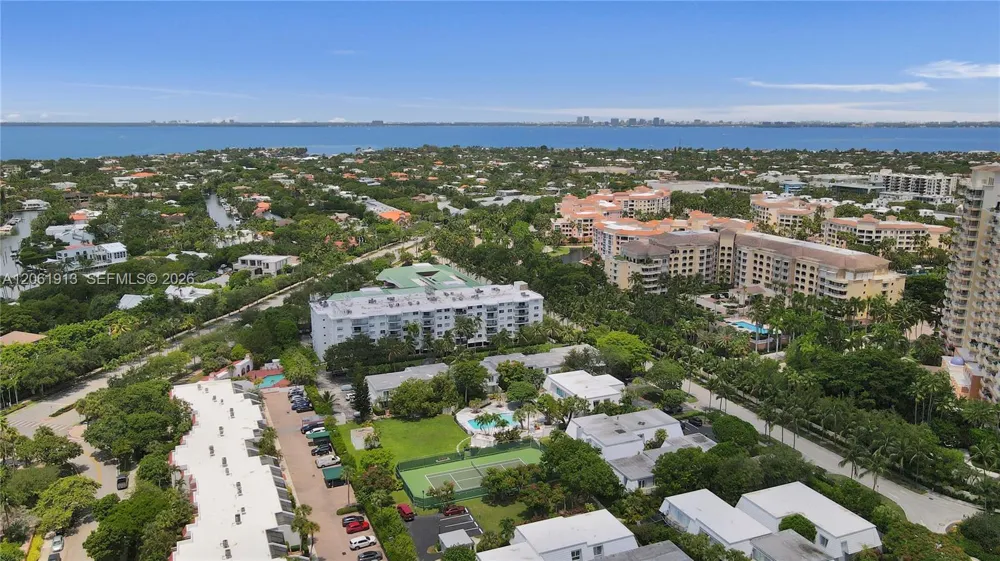 224 Sea View Dr #104 Key Biscayne, FL 33149